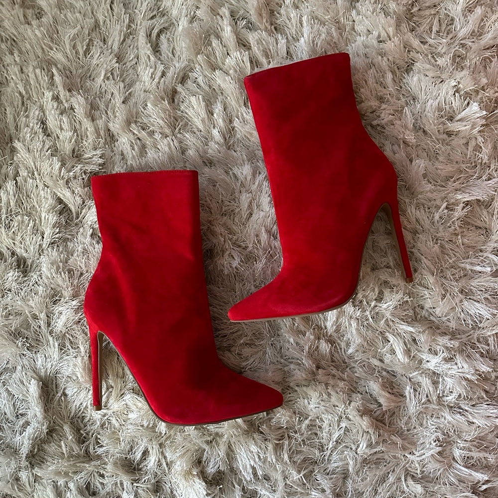 STEVE MADDEN - WAGNER RED SUEDE